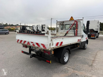 Con volquete estándar Iveco