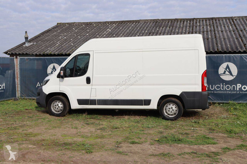 Véhicule utilitaire Peugeot