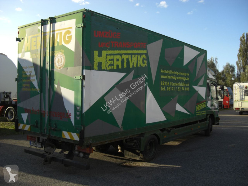 Bedrijfswagen Mercedes 823L