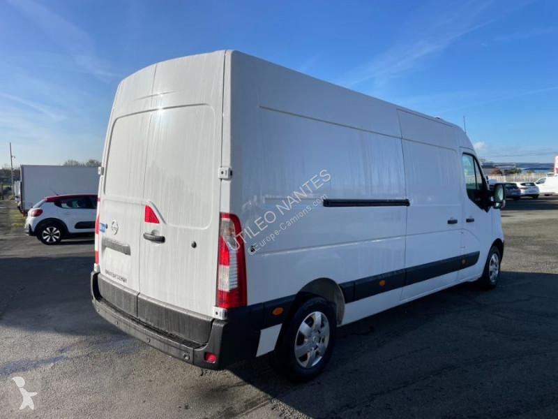 Véhicule utilitaire Nissan