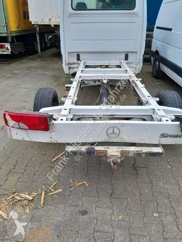 Véhicule utilitaire Mercedes...