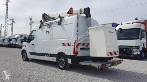 Utilitaire nacelle Renault