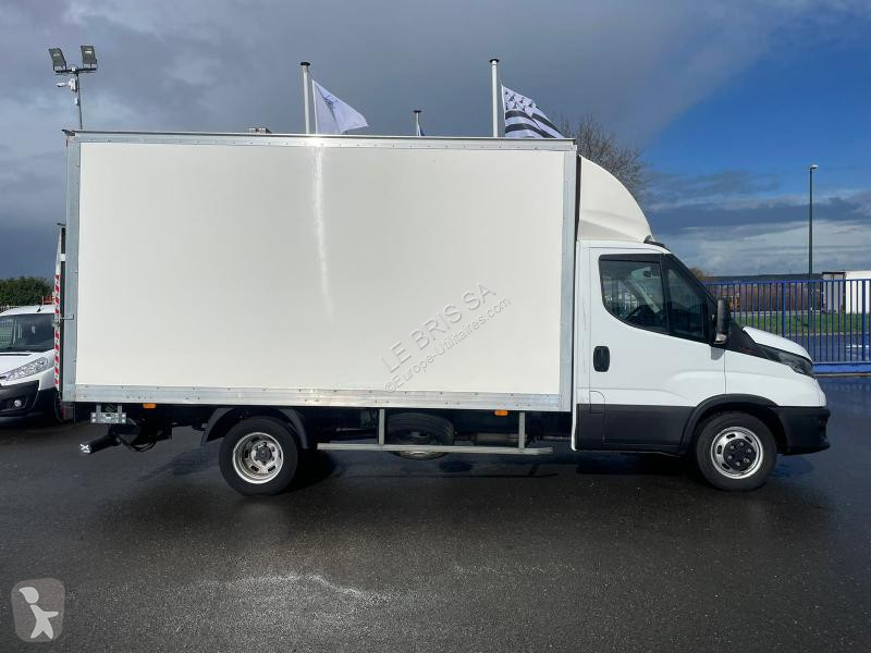Véhicule utilitaire Iveco 35C16