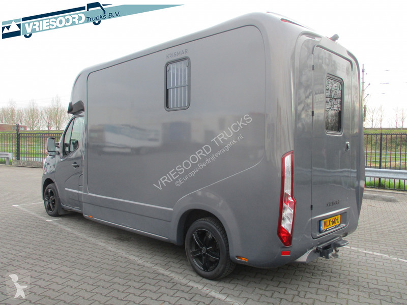 Bedrijfswagen Renault paardenwagen KRISMAR