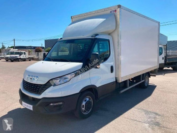 Utilitaire caisse grand volume Iveco