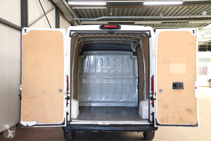 Véhicule utilitaire Peugeot 2.2 120PK L2H2...