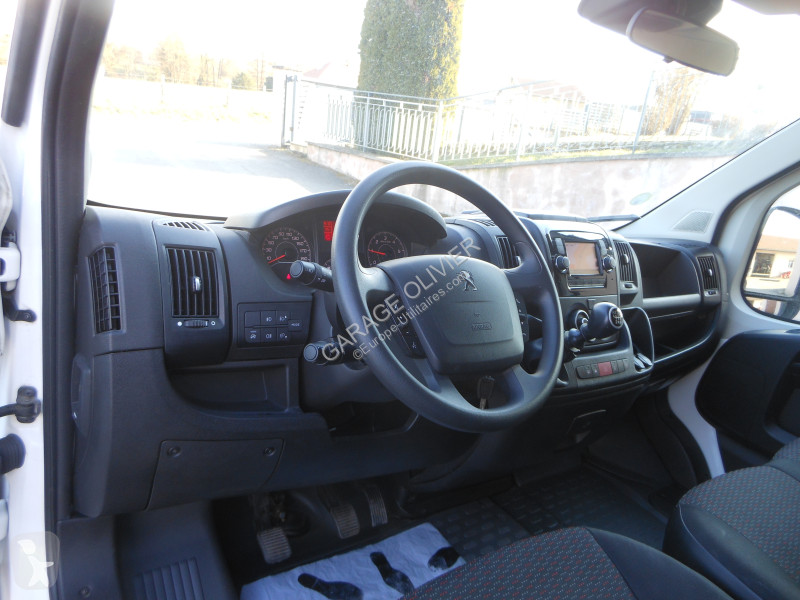 Véhicule utilitaire Peugeot 435 L4H2 2.2...