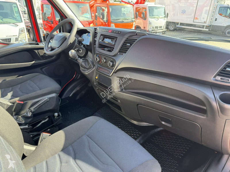 Véhicule utilitaire Iveco 35S12