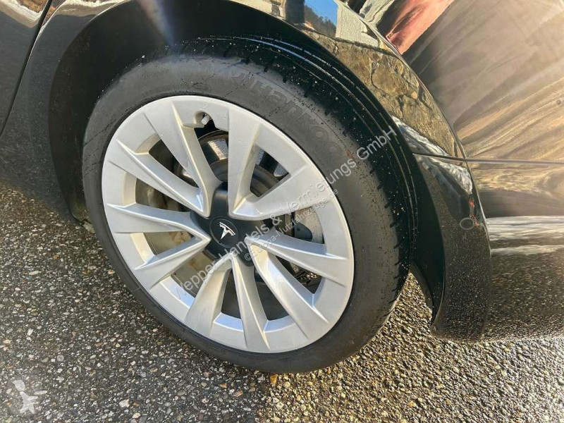 Autoutilitară Tesla