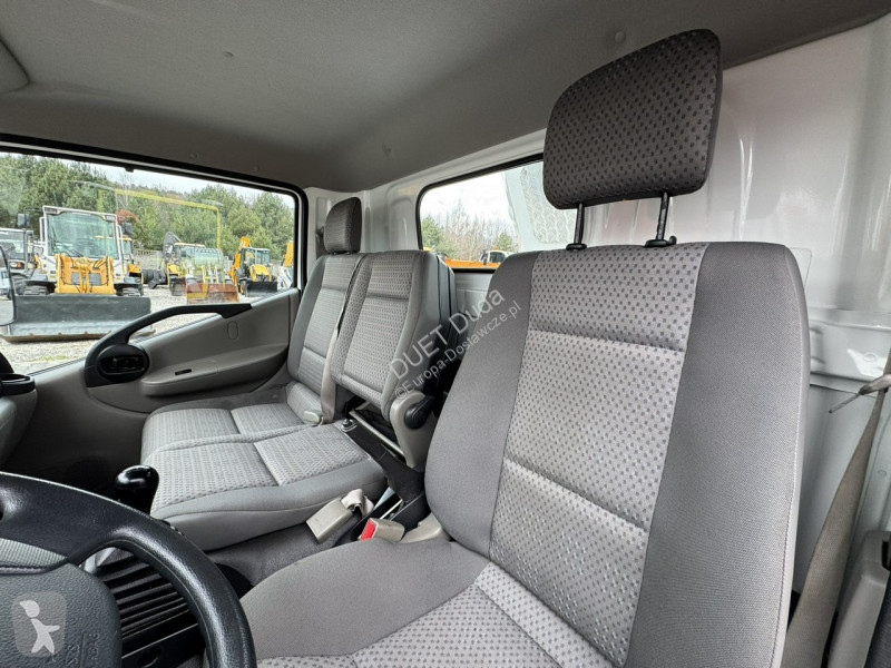 Véhicule utilitaire Nissan