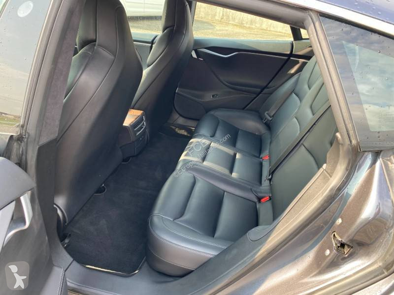Véhicule utilitaire Tesla
