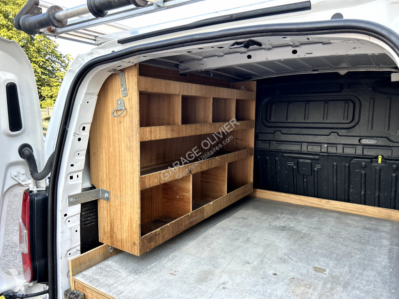 Autoutilitară Peugeot Standard 650KG 1.6...