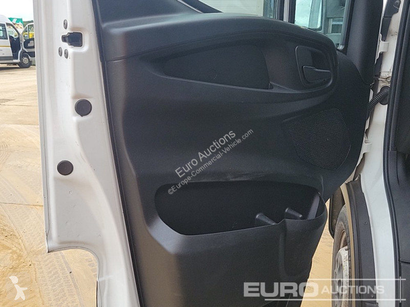 Véhicule utilitaire Iveco 35S11