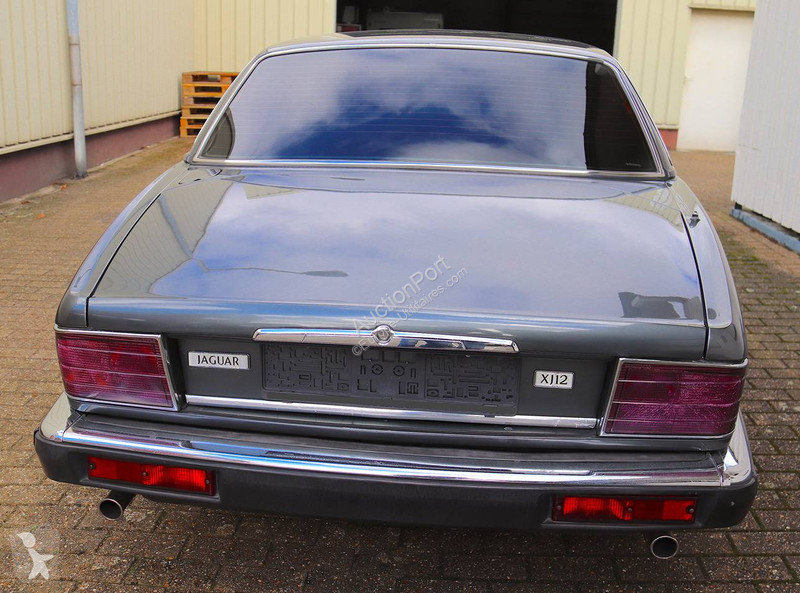 Véhicule utilitaire Jaguar XJ-12