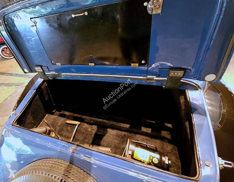 Veicolo commerciale   D6 - 70 Chapron (RHD)