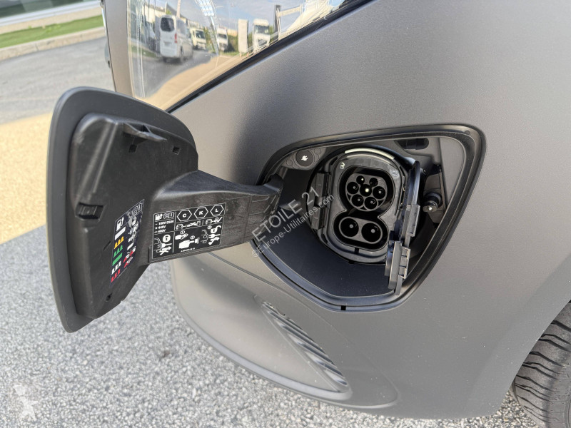 عربة نفعية Mercedes EVITO FOURGON 60 KWH LONG FWD