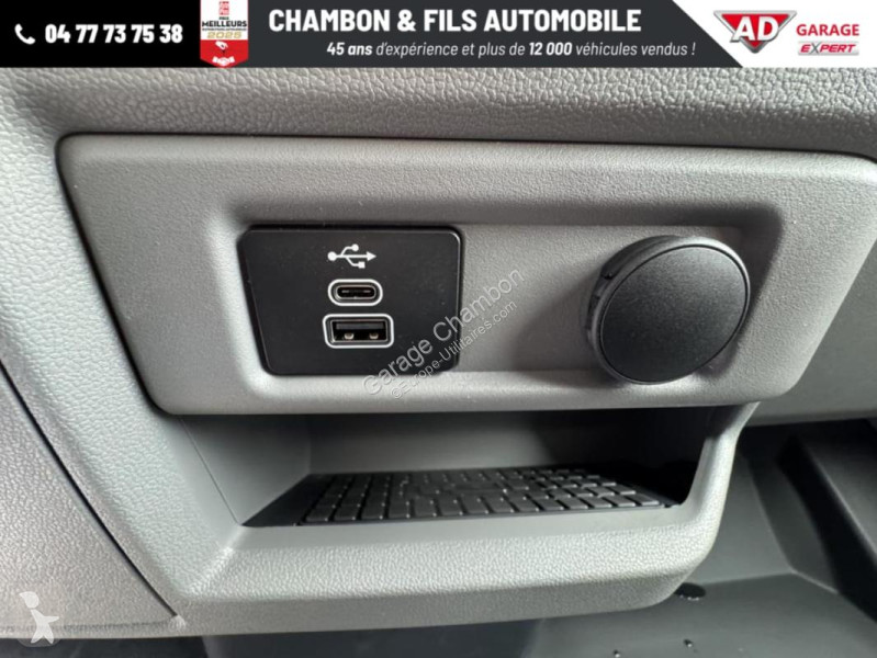 Samochód dostawczy Ford FOURGON 320 L1H1 2.0...