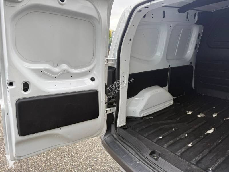 Véhicule utilitaire Nissan