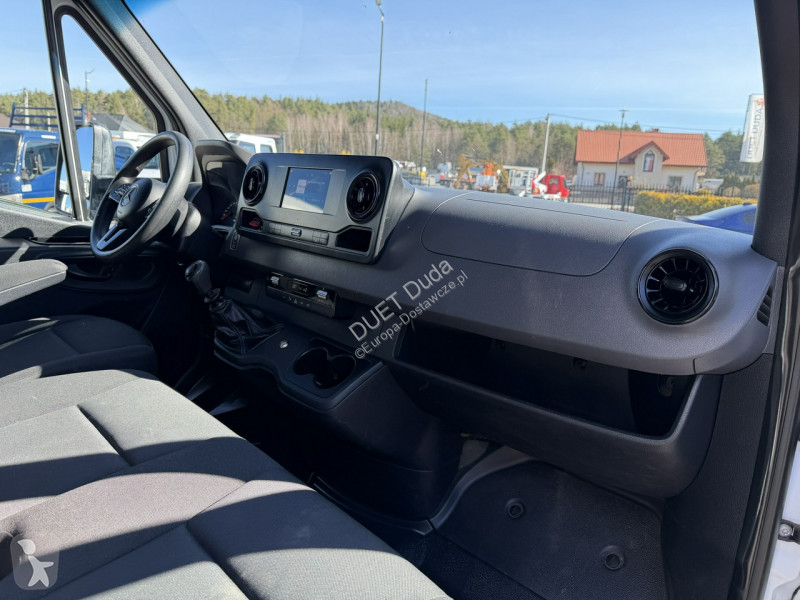Samochód dostawczy Mercedes