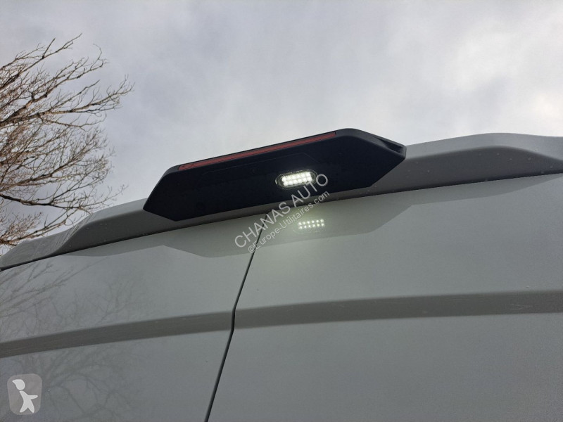 Véhicule utilitaire Iveco 35S18 A8 180CV 3L...