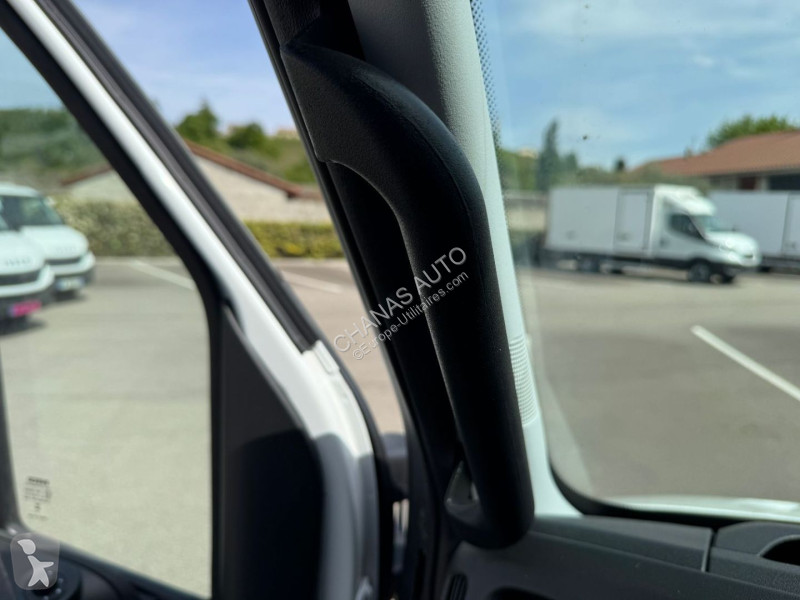 Véhicule utilitaire Iveco 35C18 A8 180CV 3L...