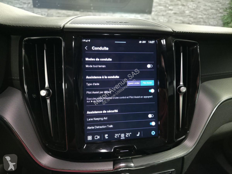 Samochód dostawczy Volvo XC60 B4 Micro-Hybride...