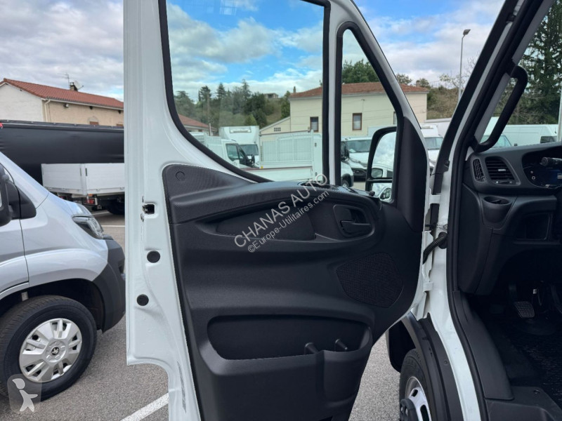 Véhicule utilitaire Iveco 35C16 160CV 3L ACIER...