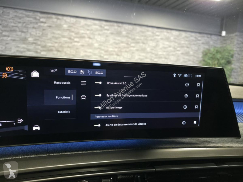 Véhicule utilitaire Peugeot 3008 1.2i Hybrid...
