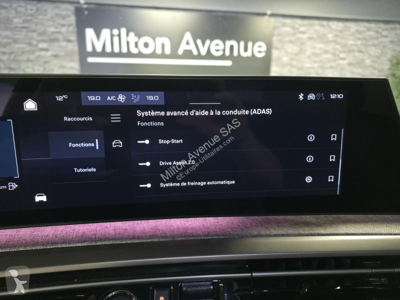 عربة نفعية Peugeot 3008 1.2i Hybrid -136 - BV...