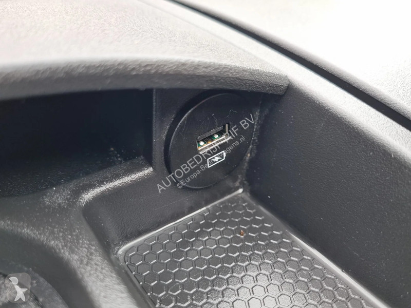 Samochód dostawczy Iveco 40C18 3.0D Koffer GVW...