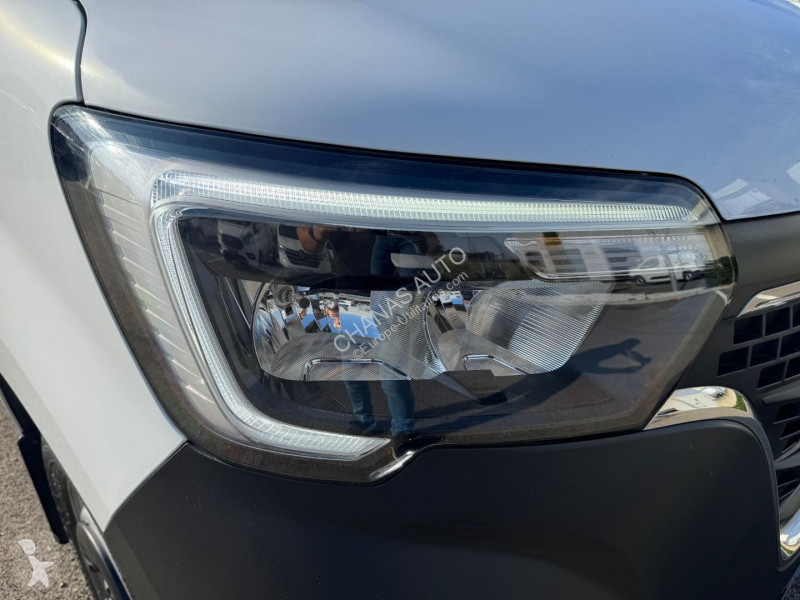Лекотоварен автомобил Renault L2H2 2.3 dCi 145...