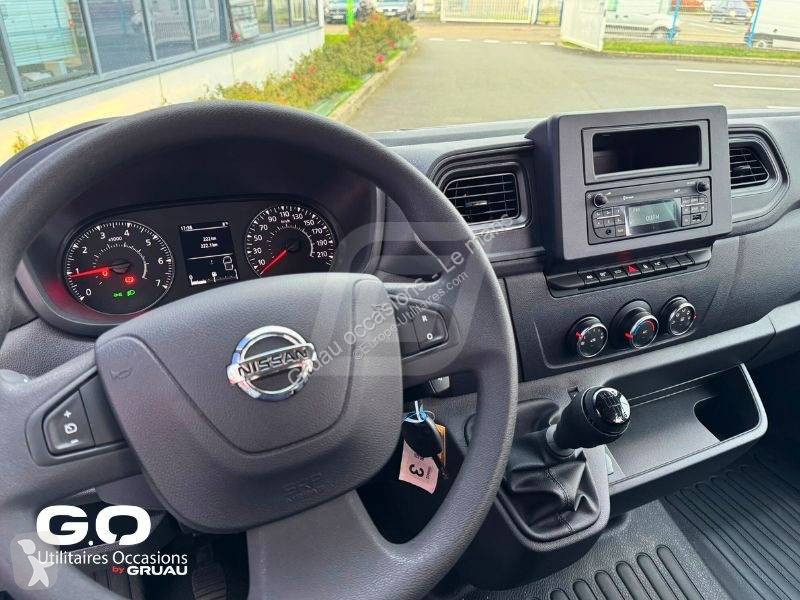 Samochód dostawczy Nissan