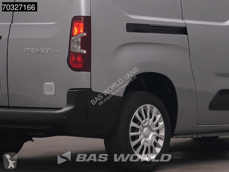 Samochód dostawczy Toyota Benzine L2H1 Navi...