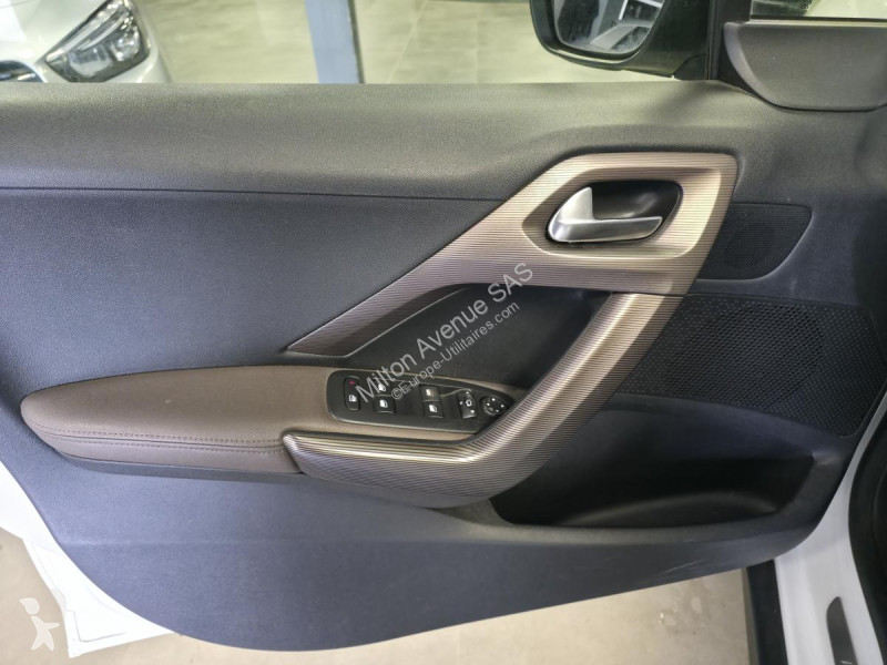 Véhicule utilitaire Peugeot 2008 1.6 e-HDi FAP...