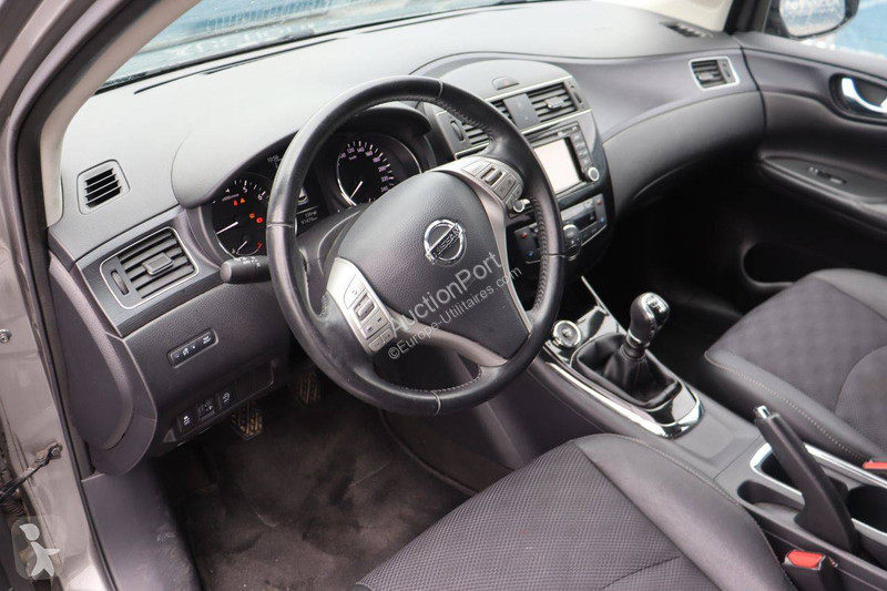 Véhicule utilitaire Nissan