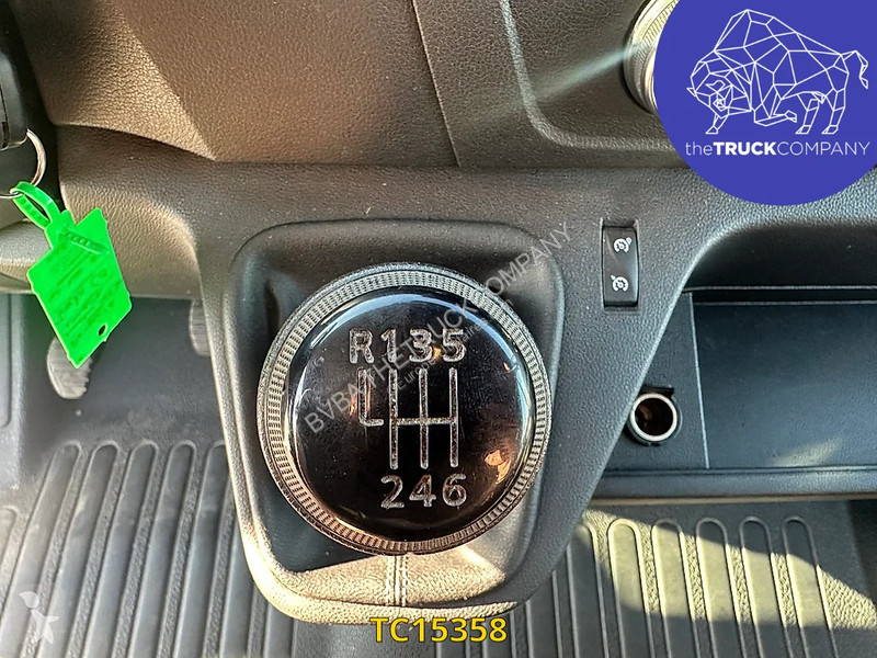 Véhicule utilitaire Renault 145.35 klubb