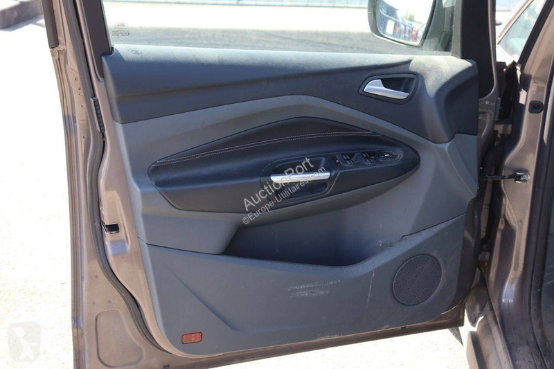 Véhicule utilitaire Ford Grand