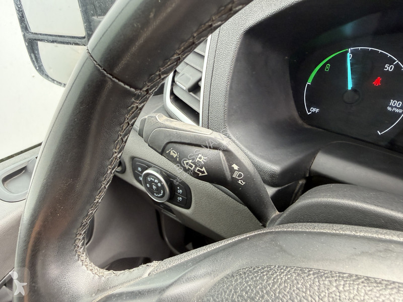 Véhicule utilitaire Ford 68kWh 184PK L3H3 317km...