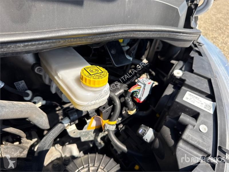 Véhicule utilitaire Opel 2.2