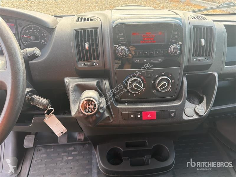 Véhicule utilitaire Opel 2.2