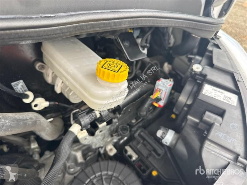 Véhicule utilitaire Opel 2.2