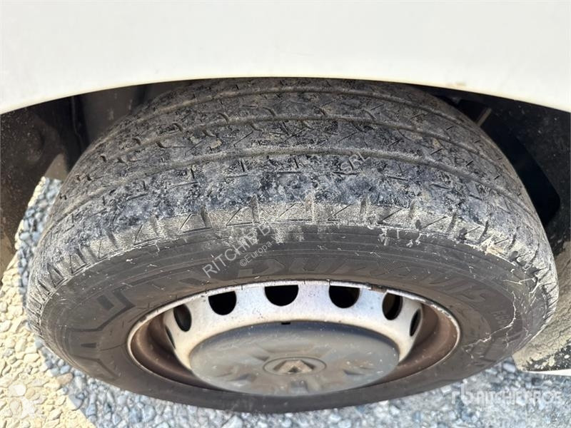 Комерційні автомобілі Renault 125DCI Cargo Van