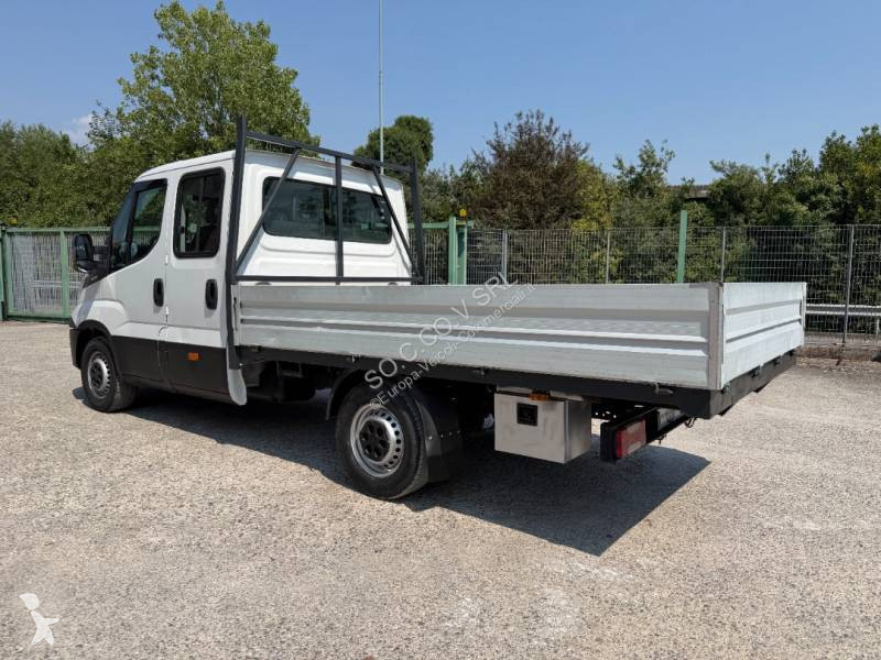 Лекотоварен автомобил Iveco 35S12