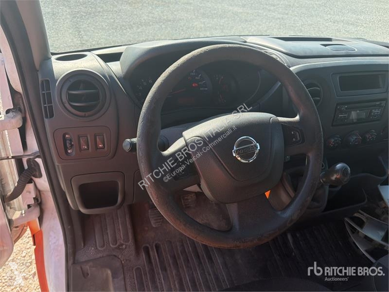 Furgoneta Nissan Cargo Van
