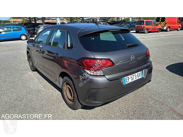 Коммерческий автомобиль