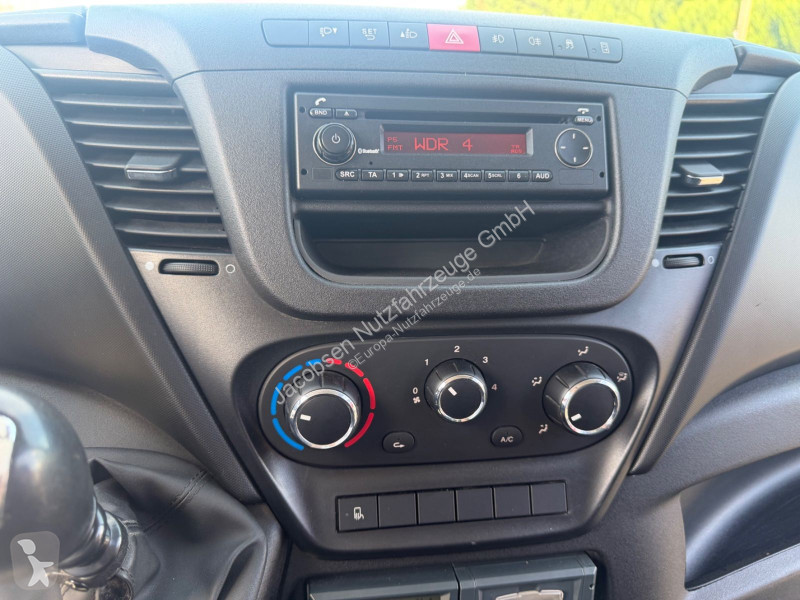 Véhicule utilitaire Iveco 35s15 Carrier Xarios...