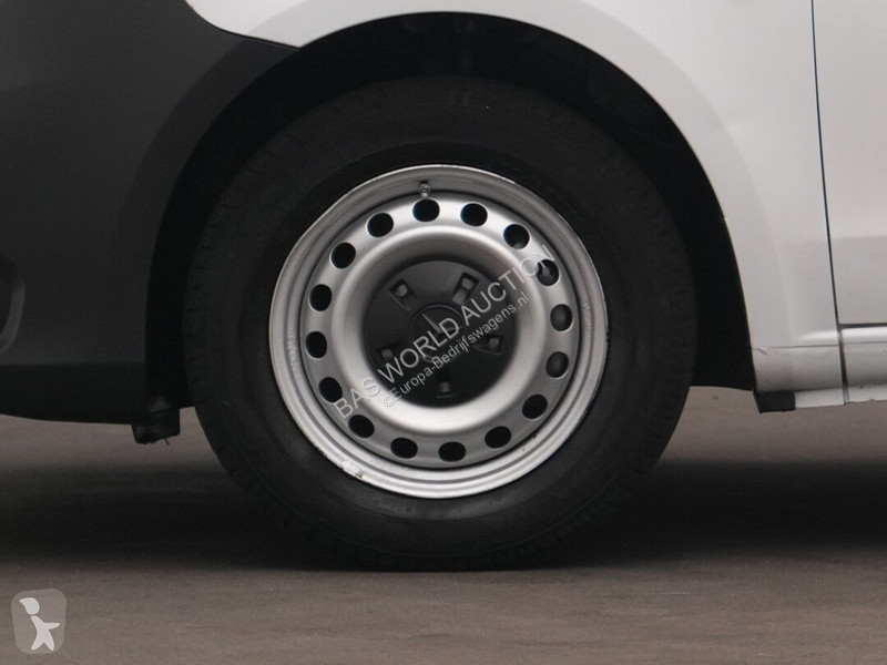Véhicule utilitaire Mercedes 116