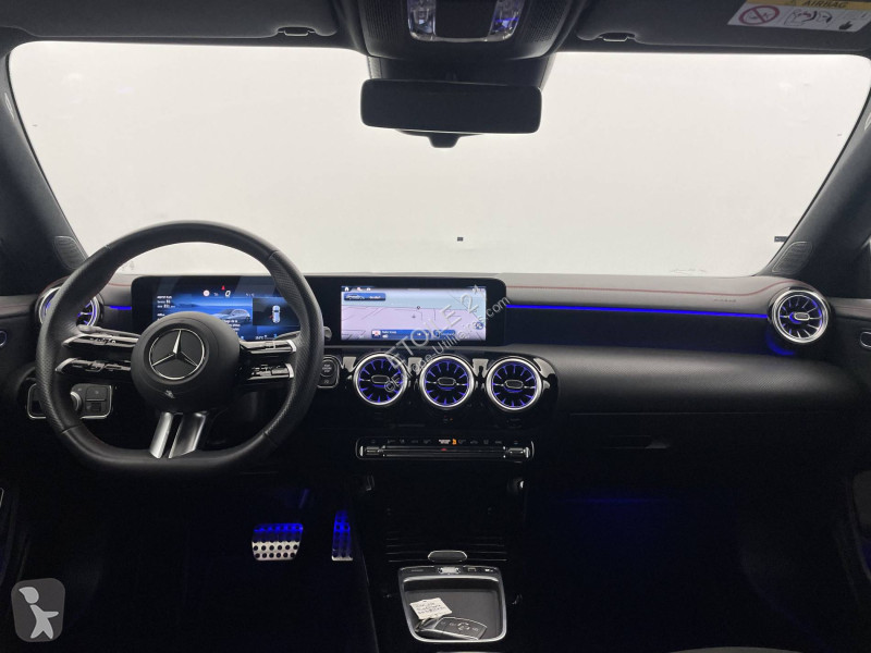 Véhicule utilitaire Mercedes CLA Shooting Brake...