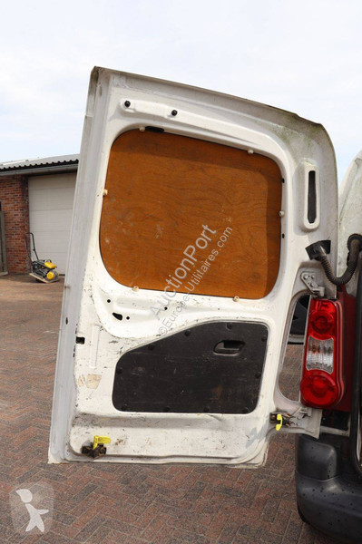 Véhicule utilitaire Peugeot 120 L1 1.6HDIF...
