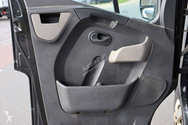 Véhicule utilitaire Nissan
